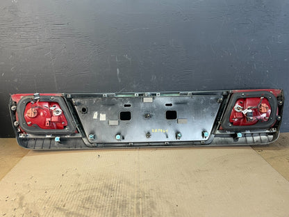 2003 to 2006 Kia Optima Rear License Plate Center Tail Light Panel Oem AB7964 DG3