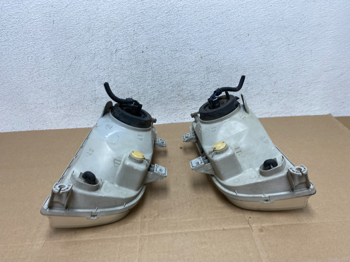 1998 to 2002 Kia Sportage Left+Right Halogen Headlights AE4855 DW7