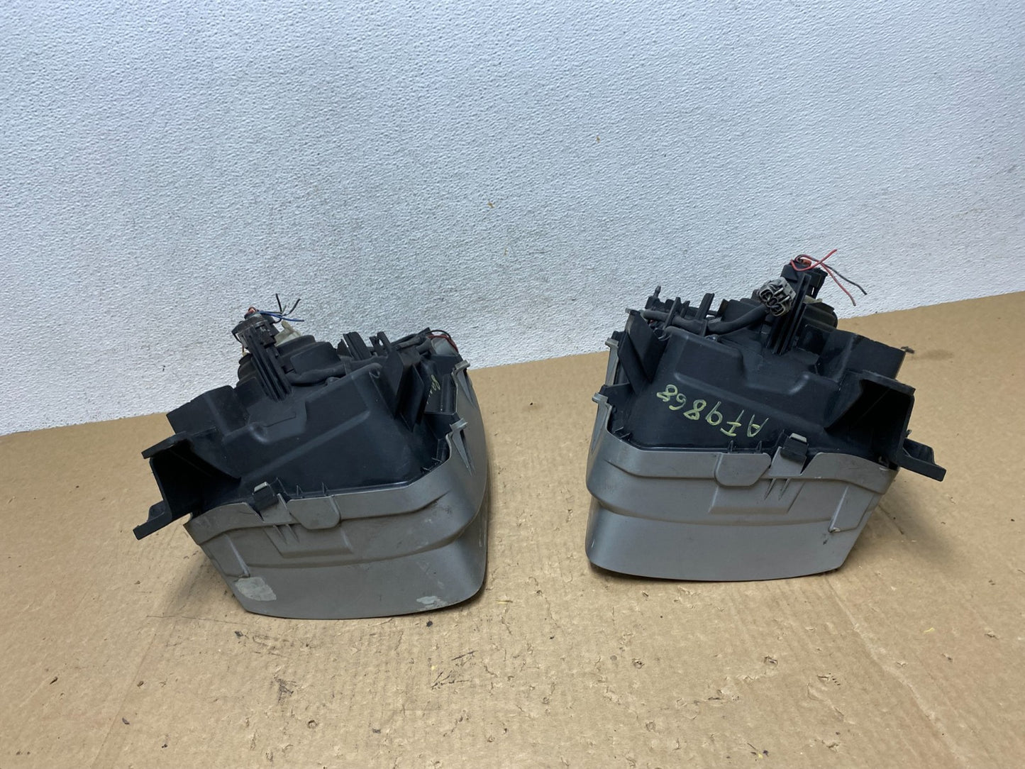 2002 2003 2004 Nissan Xterra Left+Right Side Headlights AF9868 DW13