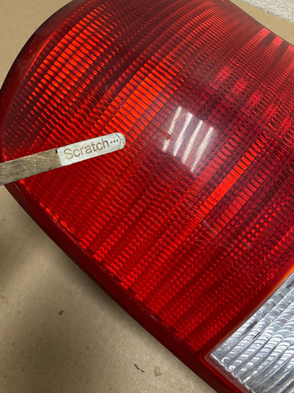 2002 Kia Sedona Right Passenger RH Side Tail Light Oem r8262 DG3