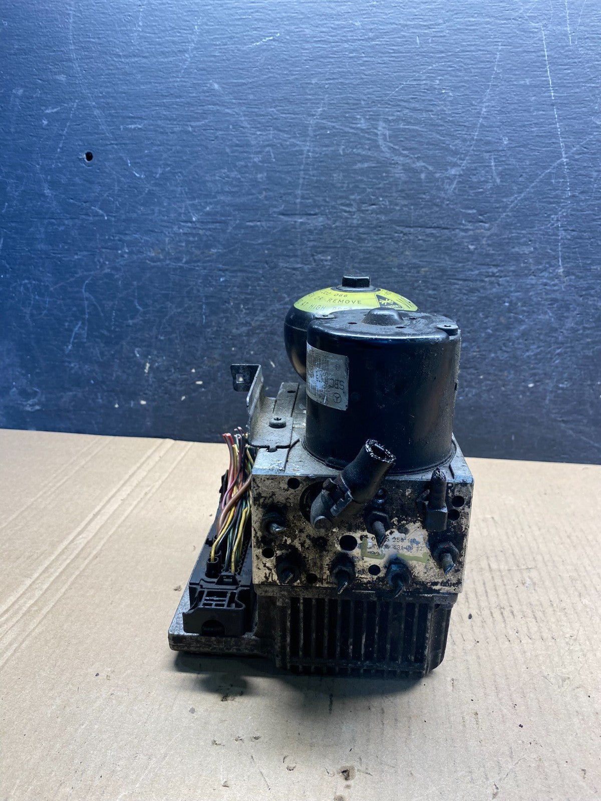 2006 to 2009 Mercedes E350 ABS Anti Lock Brake Pump 0265250110 AH3192 DG3