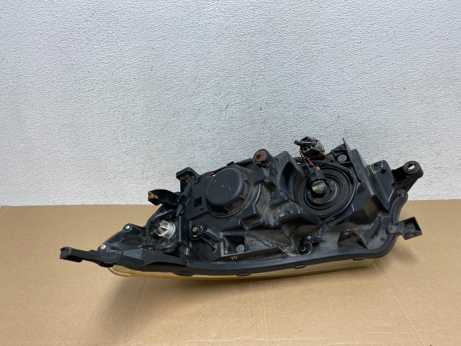 2009 - 2013 Subaru Forester Right Passenger Side Halogen Headlight AE4832 DW6