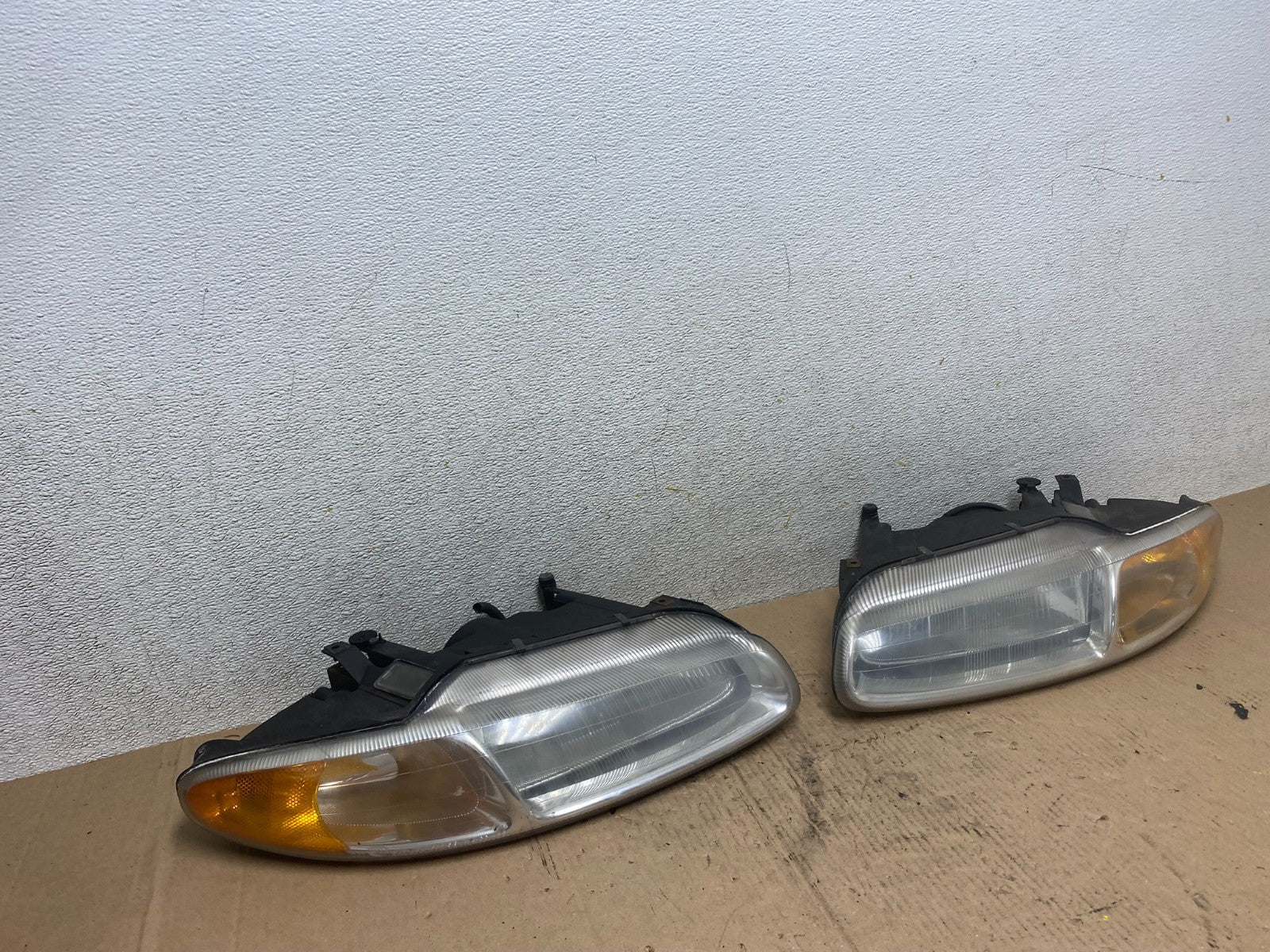 1996-2000 Chrysler Sebring Left+Right Side Halogen Headlights OEM Q16872
