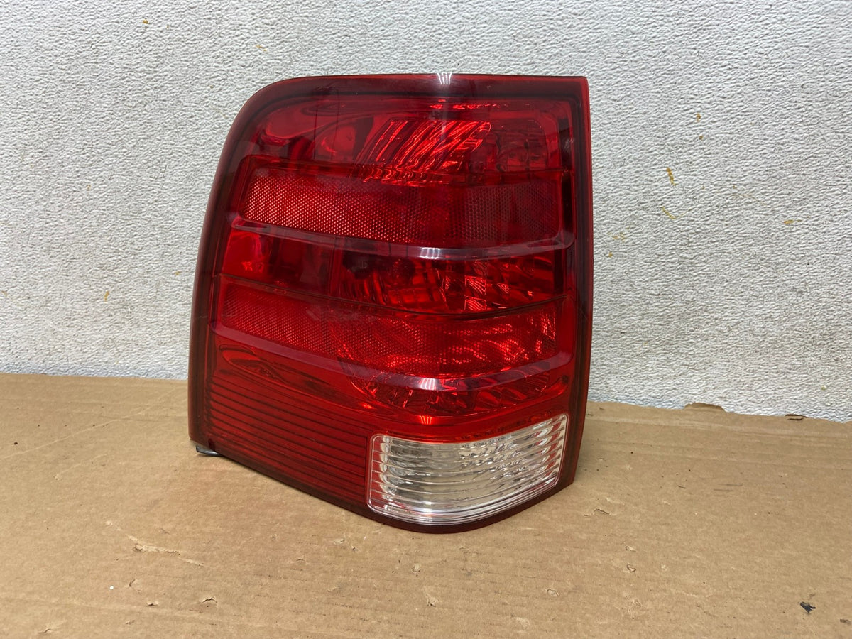 2003 2004 2005 2006 Ford Expedition Left Driver Lh Tail light DEPO AH8347 LK0