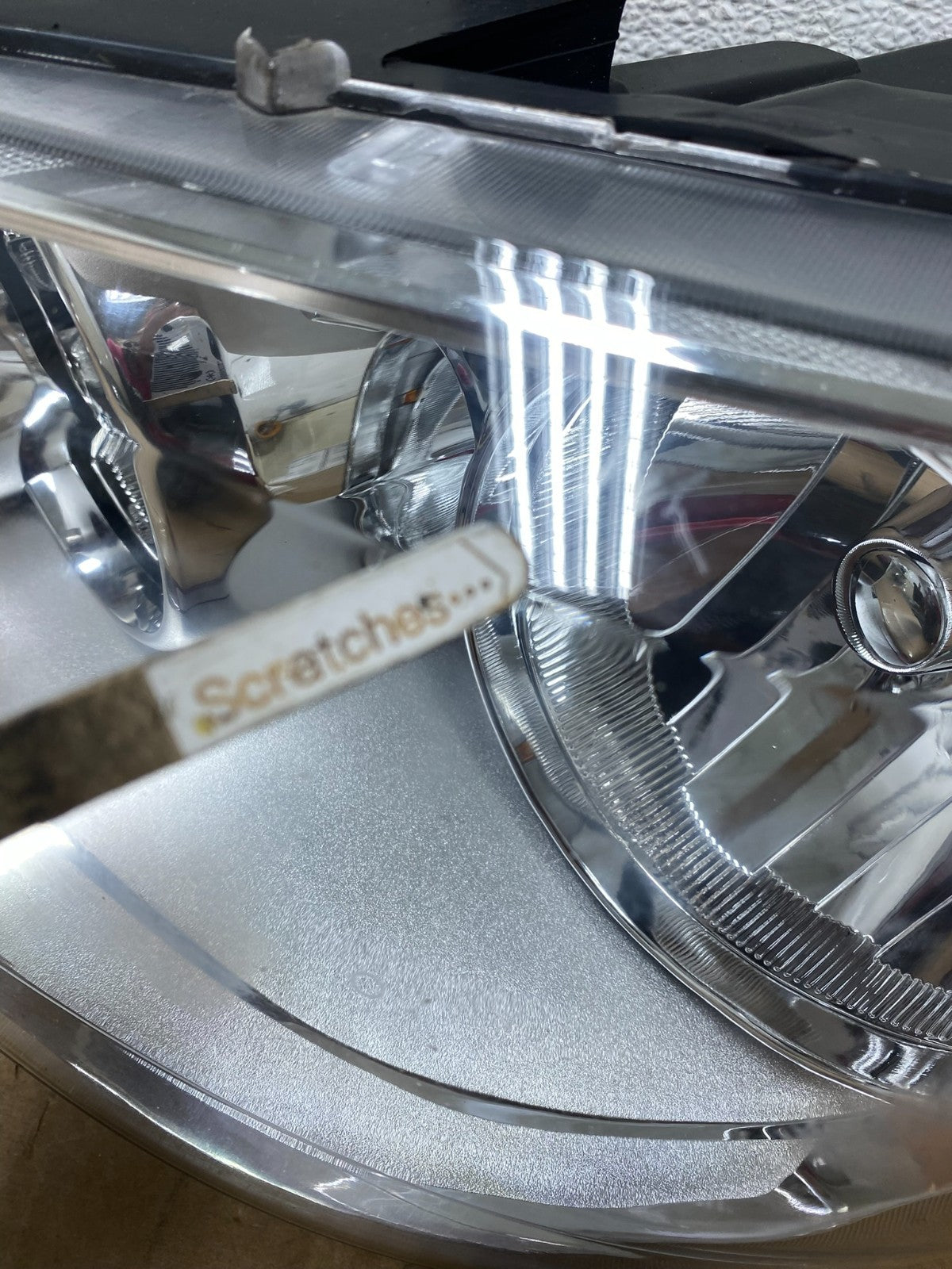 2008 to 2016 Chrysler Town and Country Left+Right Side Headlights AI3690 DW3