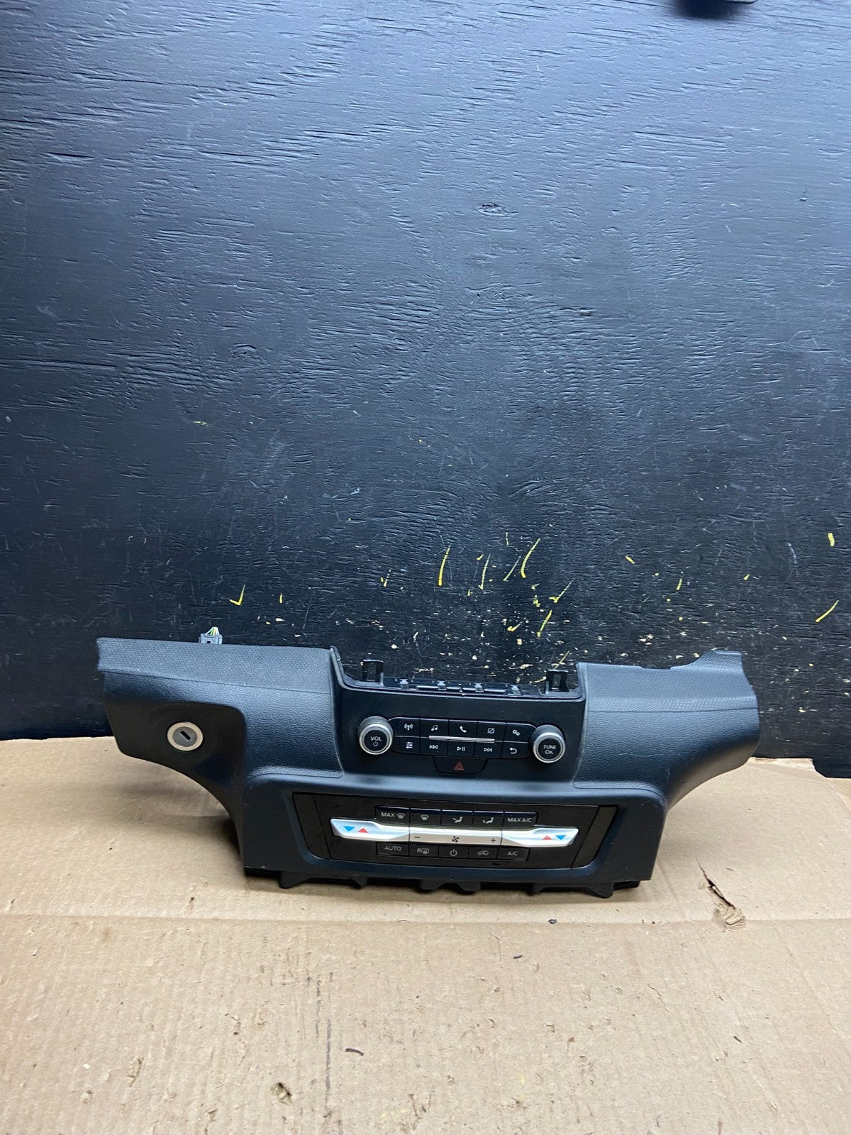 2020 to 2023 Ford  Explorer A/C Heater Climate Control Panel Y5265 DG0