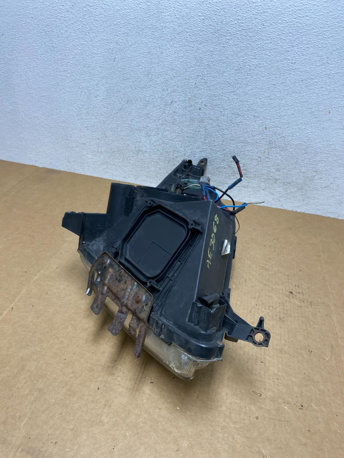 2006-2009 Toyota Prius Left Driver LH Side Blue Headlight Halogen AE3068 DW6