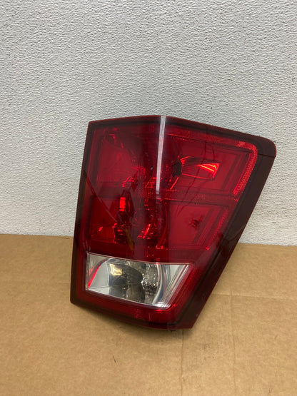 2005 - 2006 Jeep Grand Cherokee Right Passenger Rh Tail Light AD4425 LK0