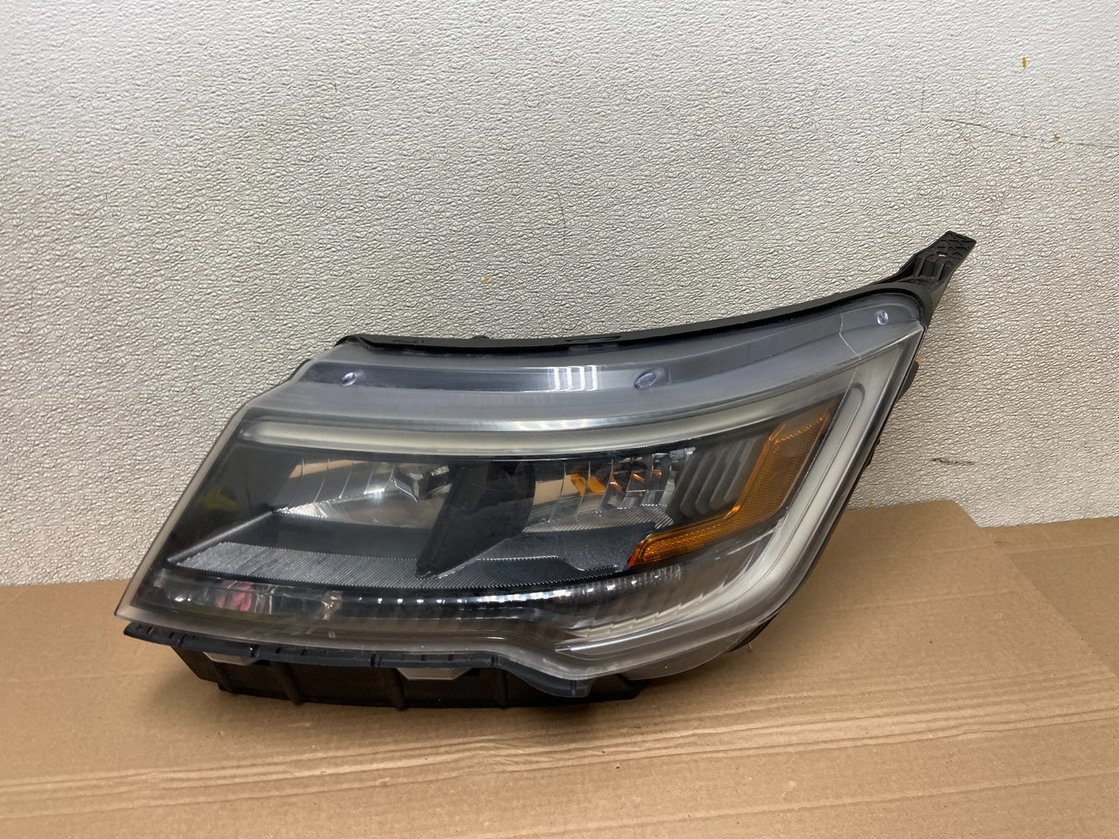 2016-2019 Ford Explorer Left Driver Lh Led Headlight Oem AB0977 DW0