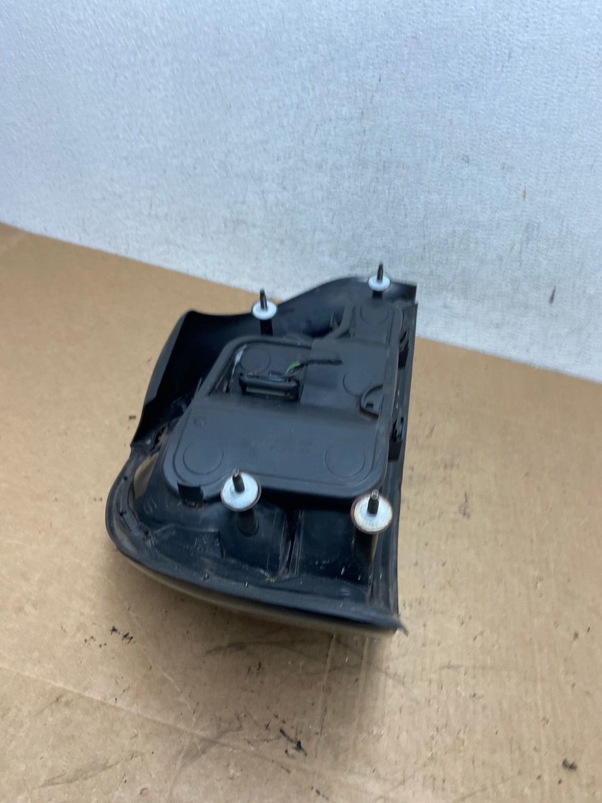 1999-2005 Pontiac Grand AM Right Passenger RH Side Tail Light AD6375 LK4