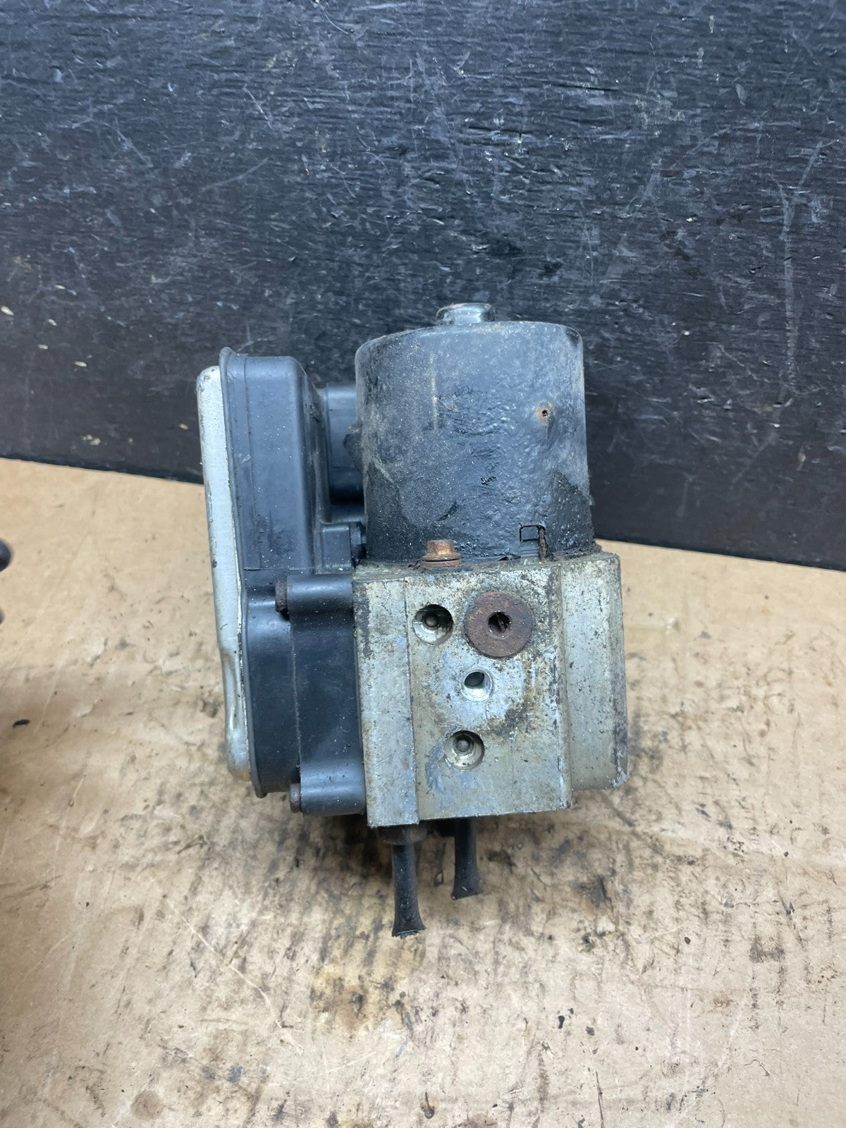 2004 - 2007 Chevy Express GMC Savana 1500 2500 ABS Anti Lock Brake Pump r4407 DG1
