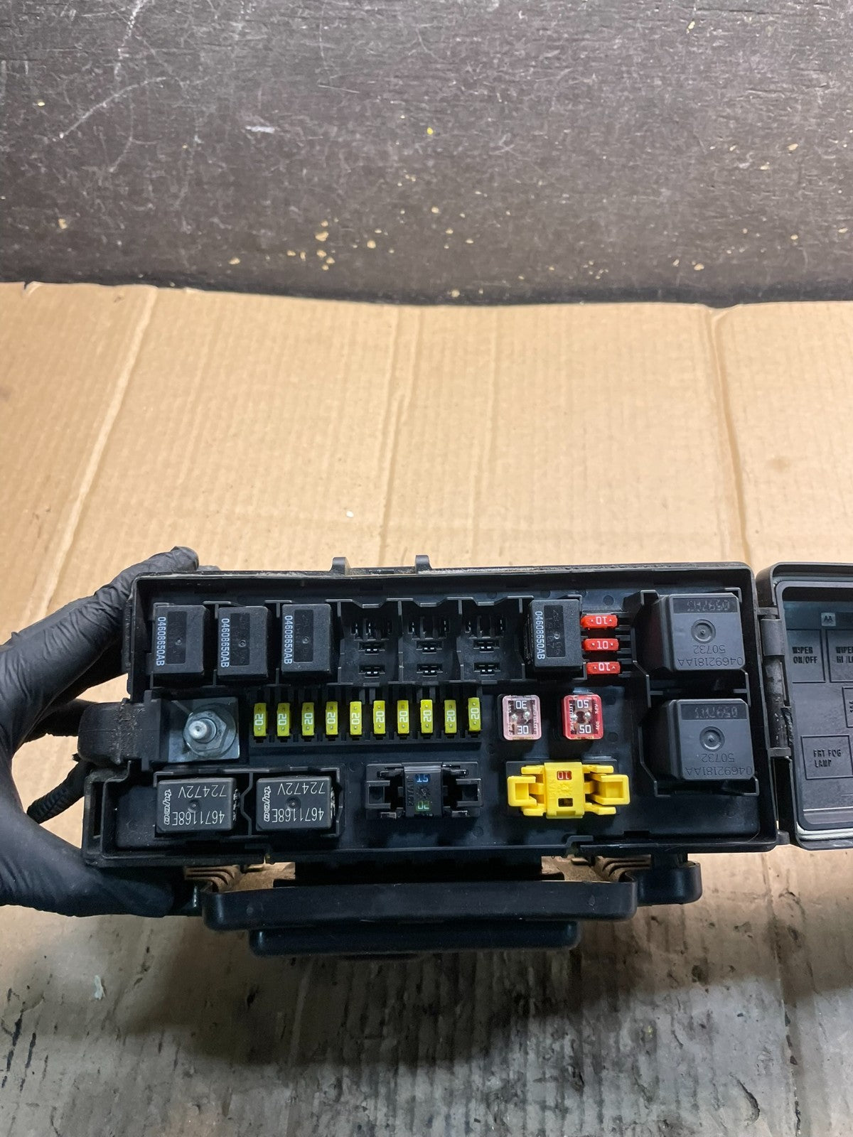 2007 Jeep Grand Cherokee Fuse Box Relay Panel OEM, X1075 DG5