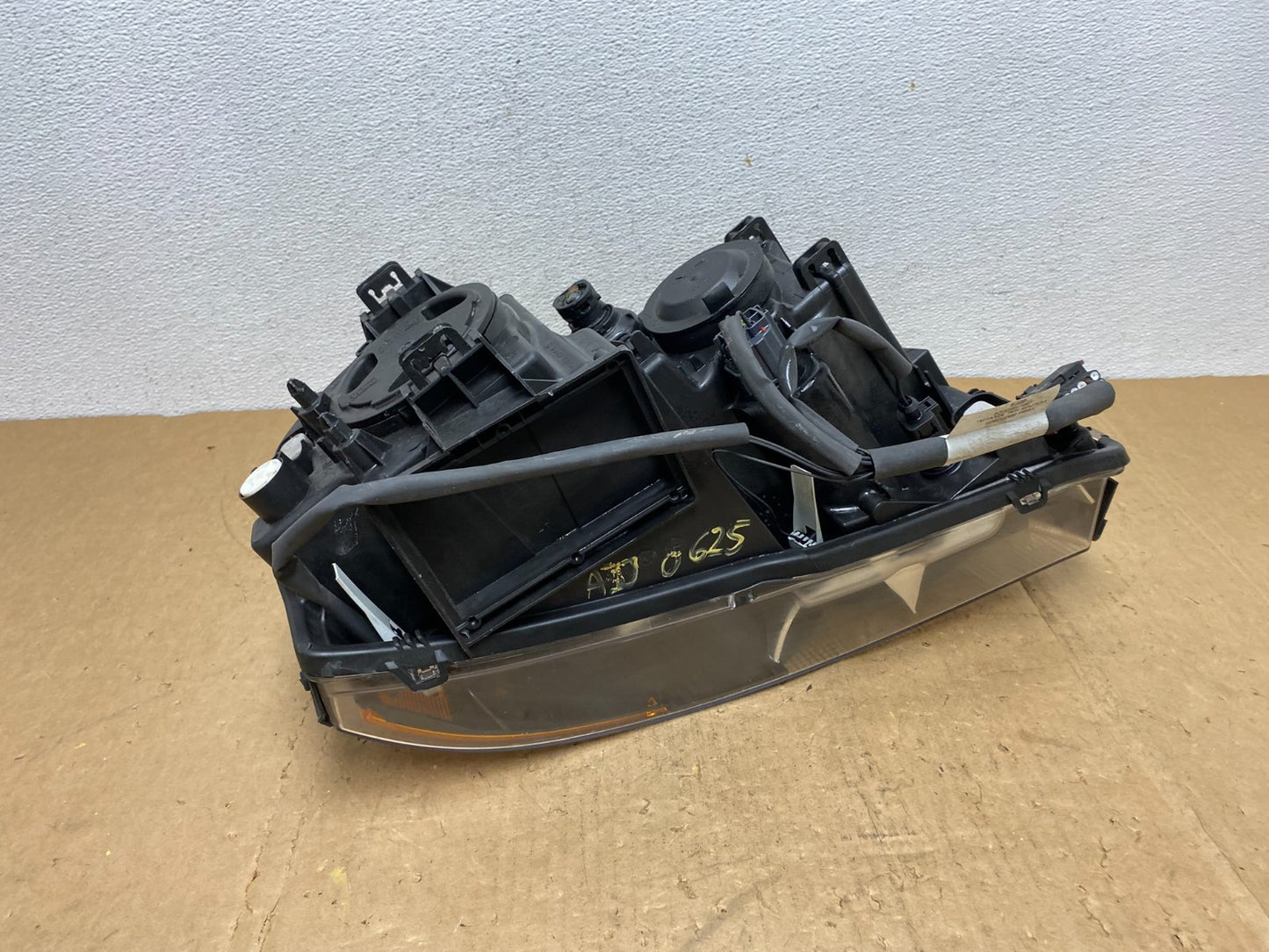 2003-2013 Volvo XC90 Left Driver LH Side Halogen Headlight AD0625 DW7