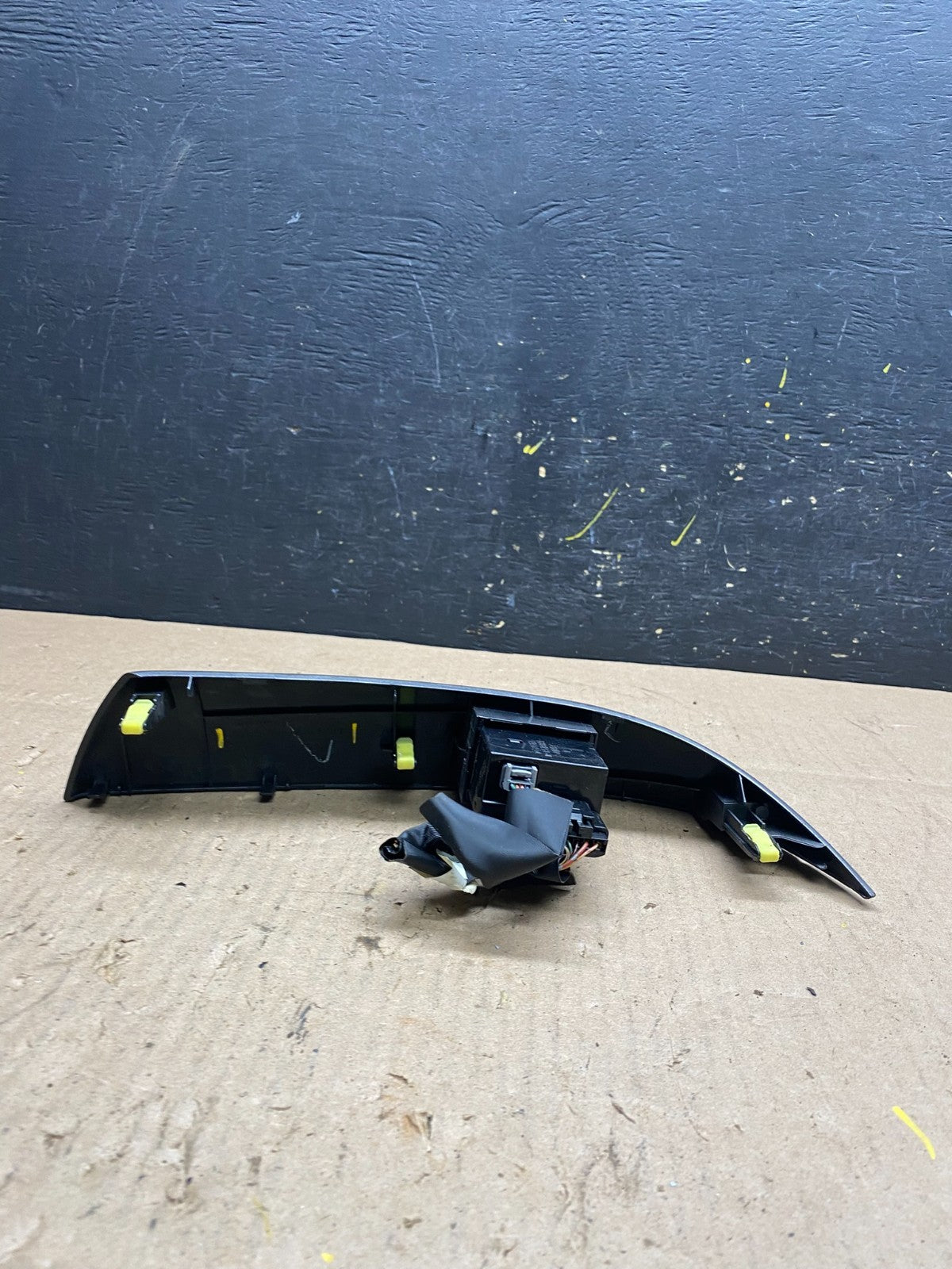 2004 to 2010 Toyota Sienna Right Side Radio Switches Bezel Trim T4818 DG3