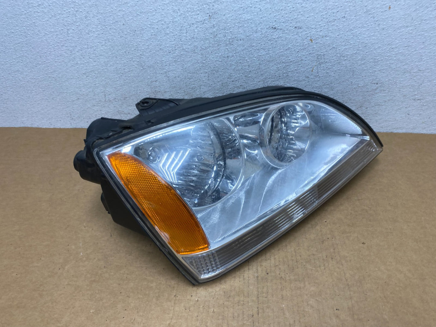 2003 to 2006 Kia Sorento Right Passenger Rh Side Headlight Halogen AD4519 DW2