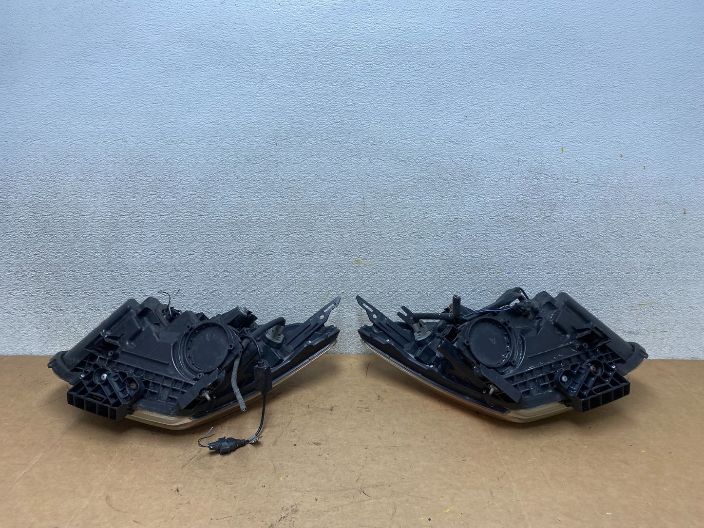 2009-2013 Nissan Rogue Left+Right Side Set Halogen Headlights OEM X4869 DW12