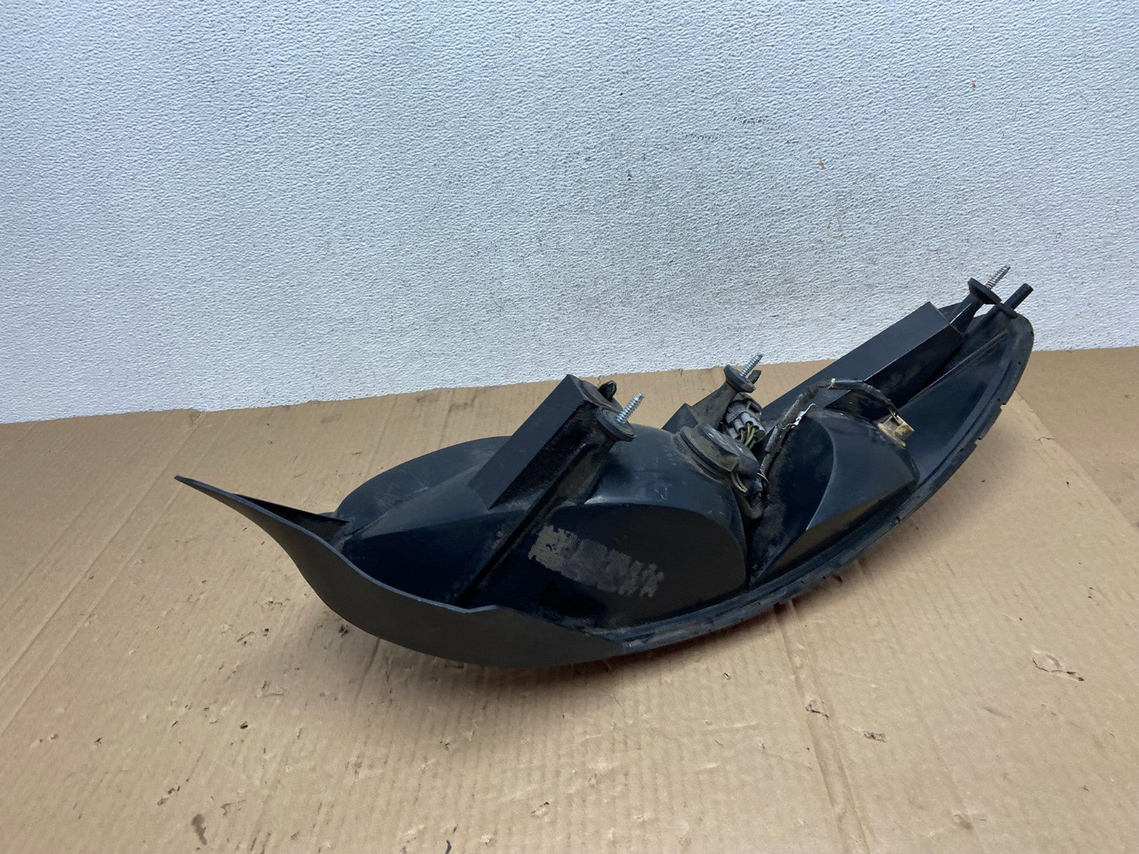 2003-2004 Chrysler Concorde Right Passenger RH Side Tail Light AE8994 LK5