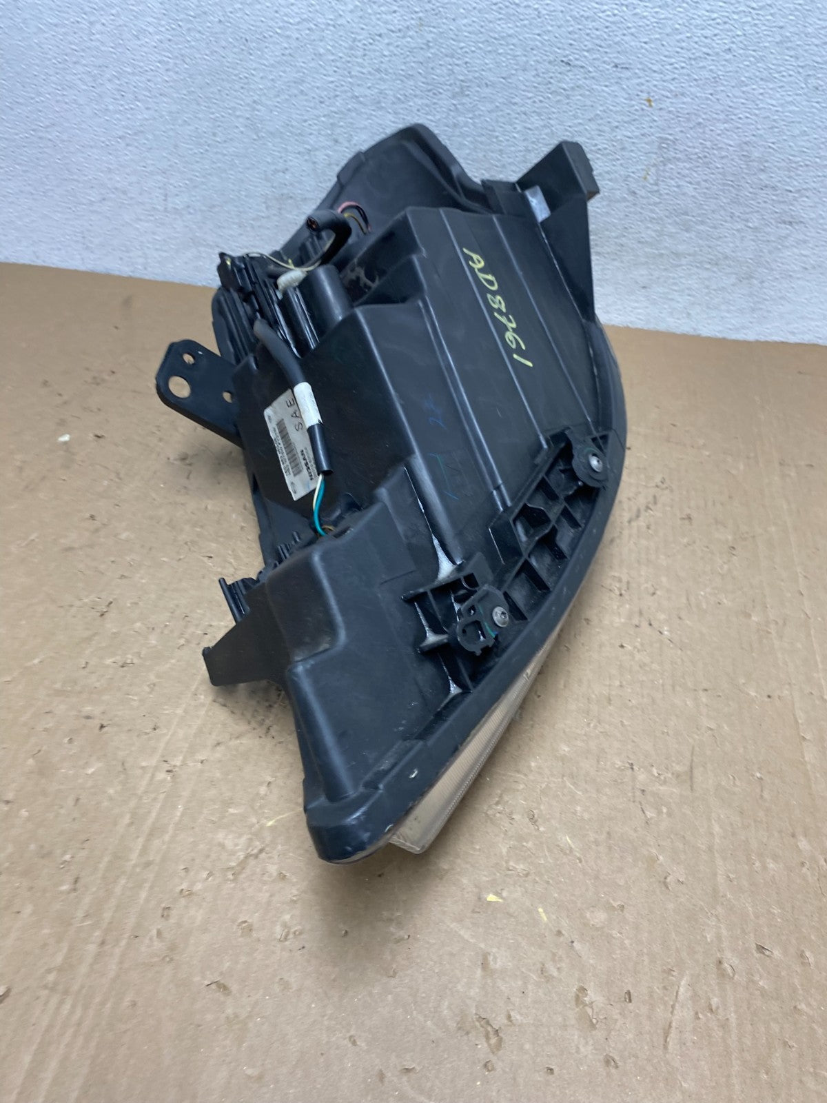 2008 to 2012 Nissan Versa Headlight Right Passenger Rh Side AD8761 DW11