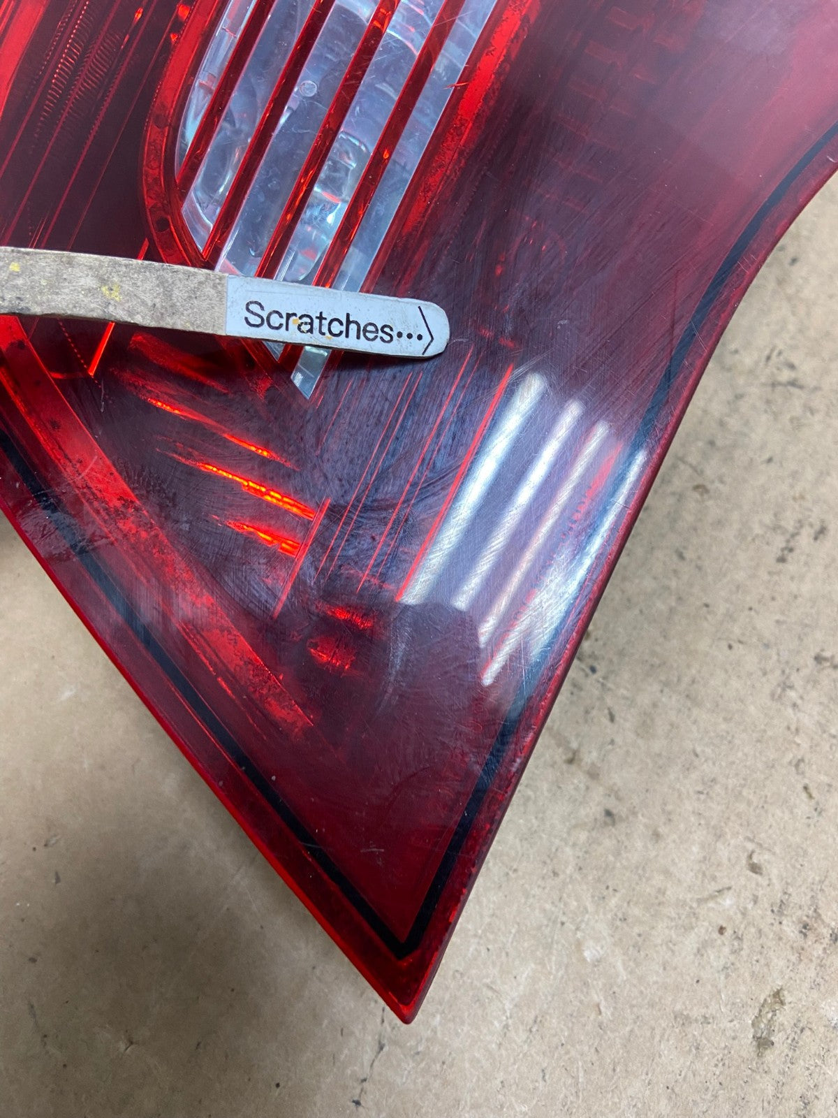 2009-2014 Volkswagen Routan Right Passenger Rh Side Inner Tail Light AC3122 LK3