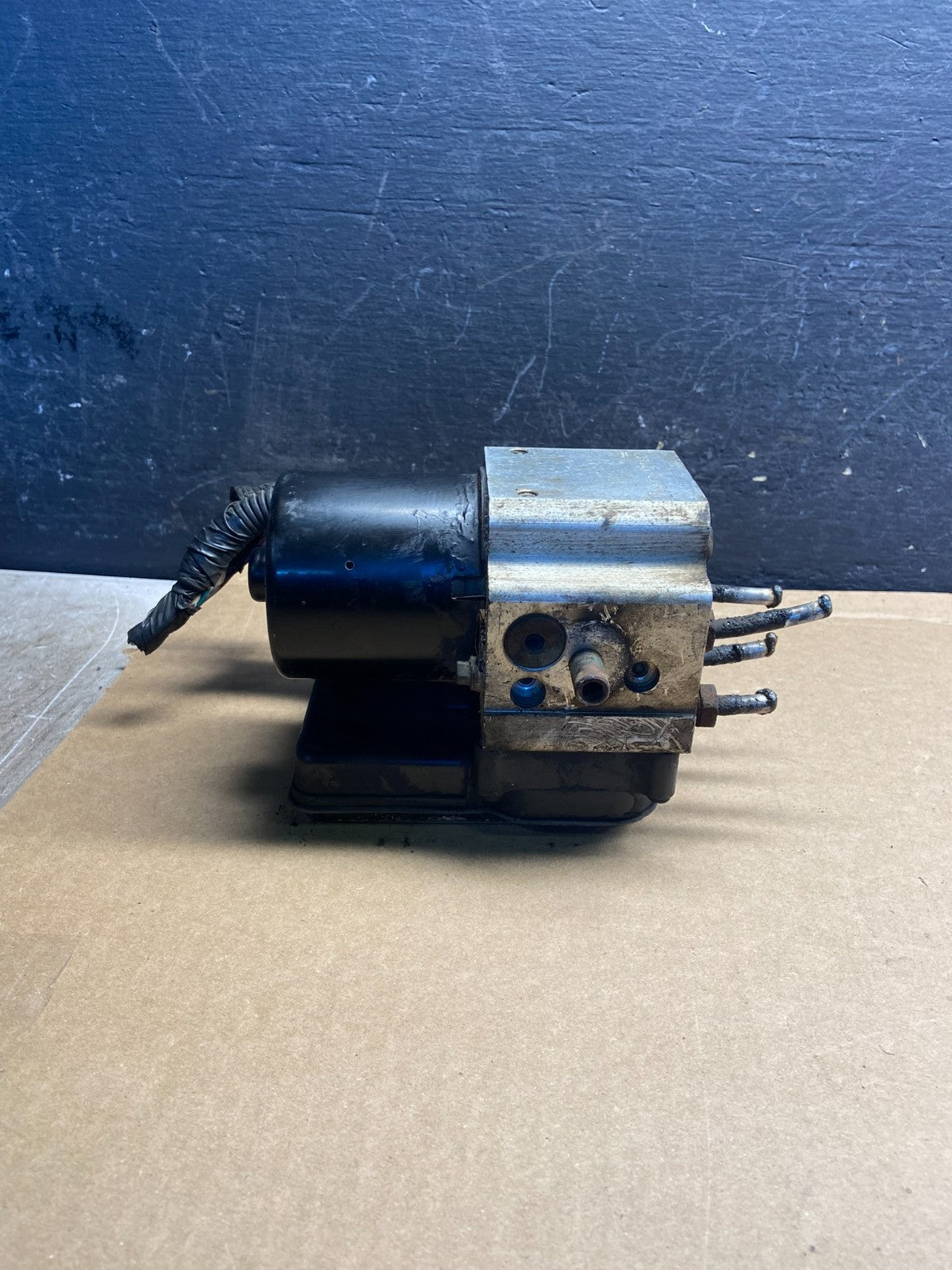2003 - 2005 Chevrolet Silverado GMC Sierra ABS Anti-Lock Brake Module AF9253 DG3
