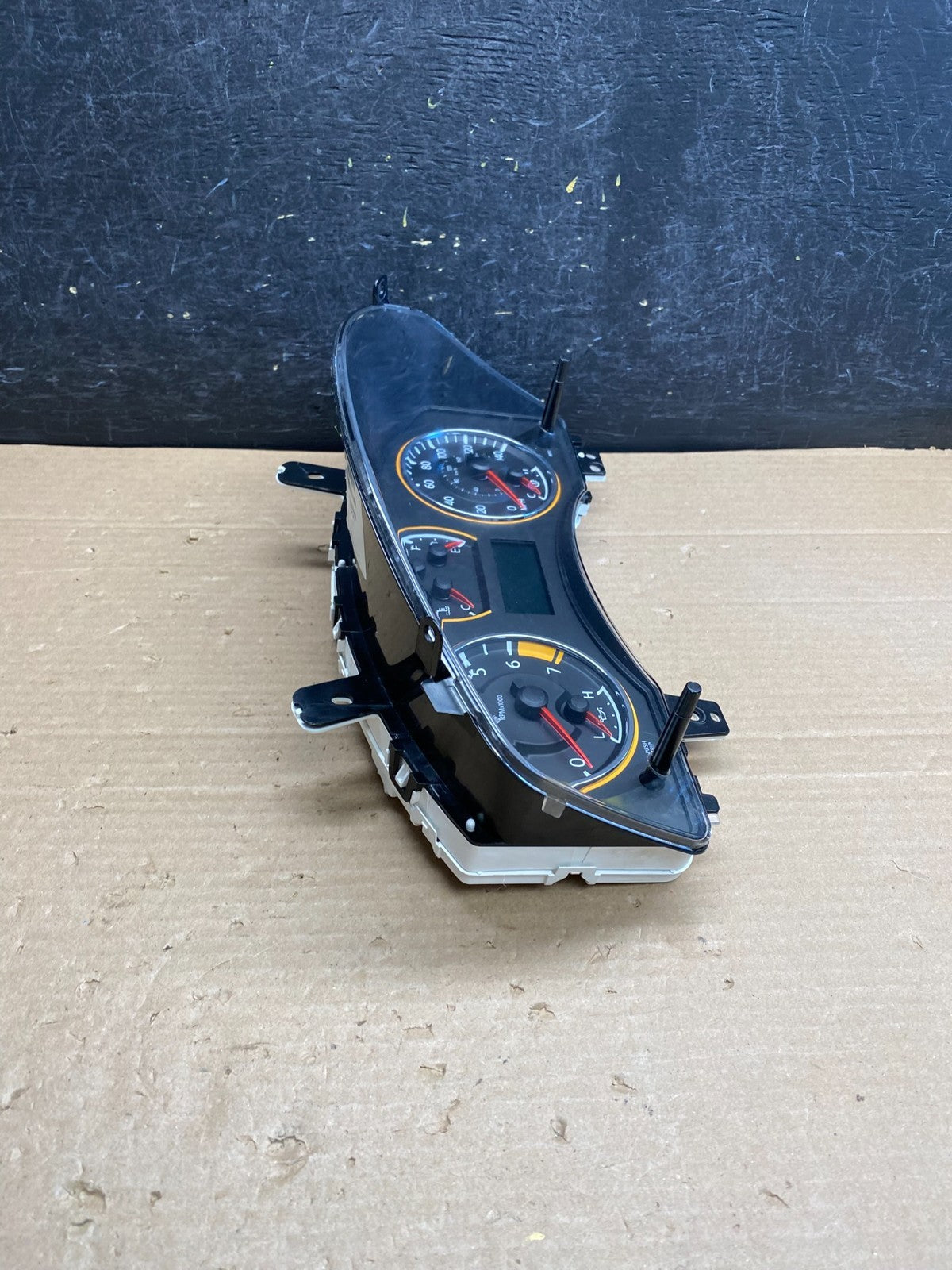 2010 2011 Nissan Armada Speedometer Cluster Gauge AG6302 DG1