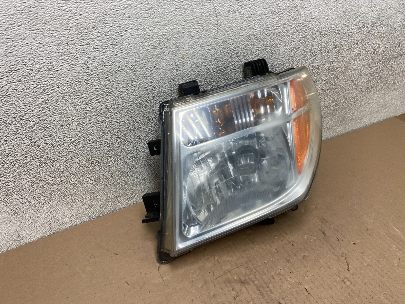2005-2007 Nissan Pathfinder Halogen Headlight Left Driver LH AB5942 DW2
