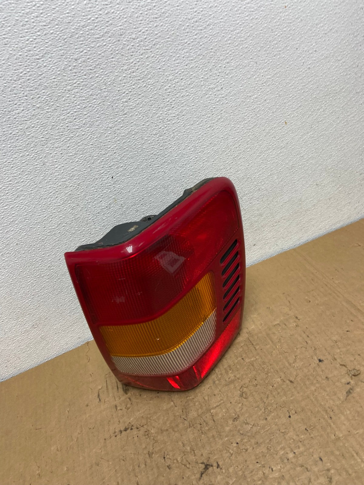 1999-2004 Jeep Grand Cherokee WJ Right Passenger Side Rh Tail Light AC8233 LK2