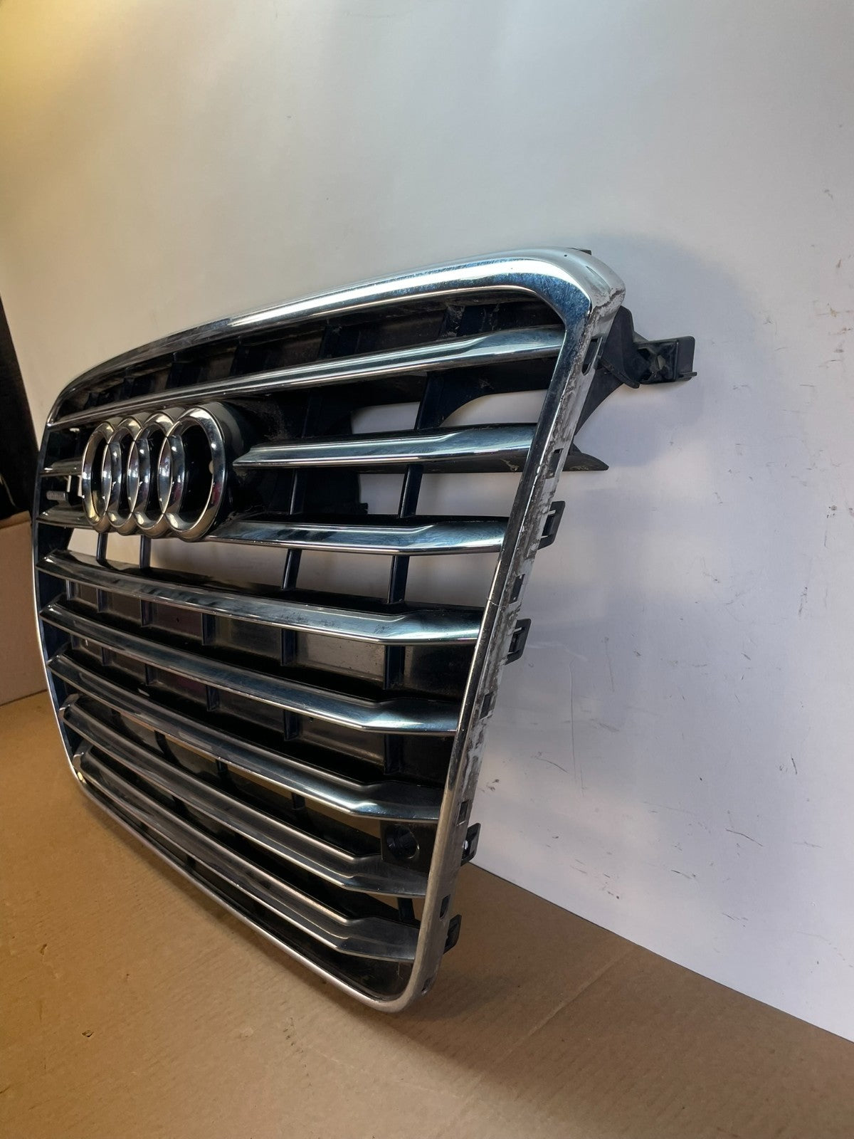 2011 - 2014 AUDI A8 Quattro Front Upper Grill Grille ah0066 DG1