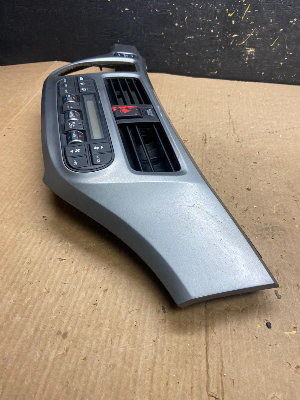 2005 to 2010 Honda Odyssey  Radio Climate Control Dash Trim Bezel Z4258 DG3