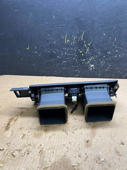 2006 to 2011 Cadillac DTS Dash Center Air Vent Heater Bezel OEM Z7115  DG3