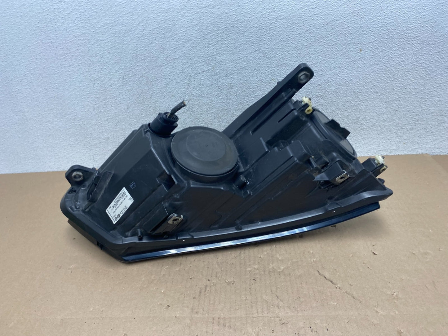 2012 to 2018 Volkswagen Tiguan Left Driver LH Halogen Headlight AG5793 DW7