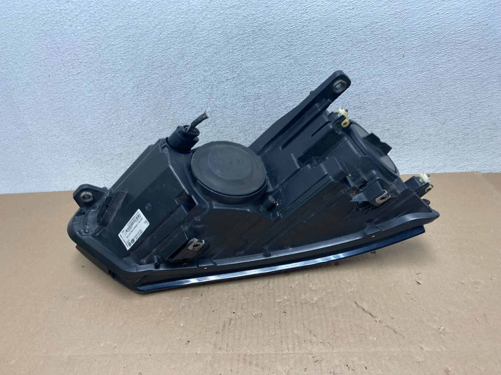 2012 to 2018 Volkswagen Tiguan Left Driver LH Halogen Headlight AG5793 DW7