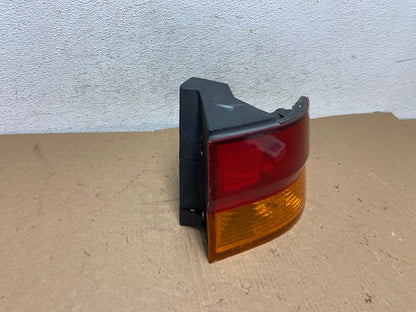 2002 2003 2004 Honda Odyssey Right Passenger Side Tail Light AD7959 LK2