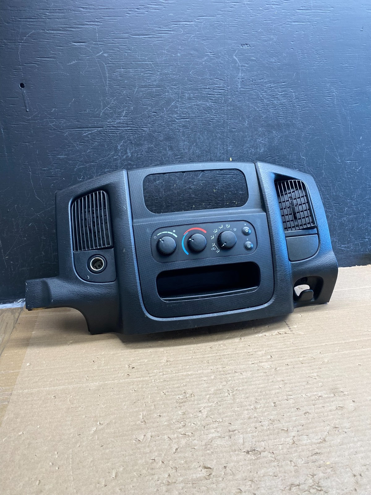 2002 to 2005 Dodge Ram Radio Climate Control Dash Air Vent Bezel Trim AG6232 DG0