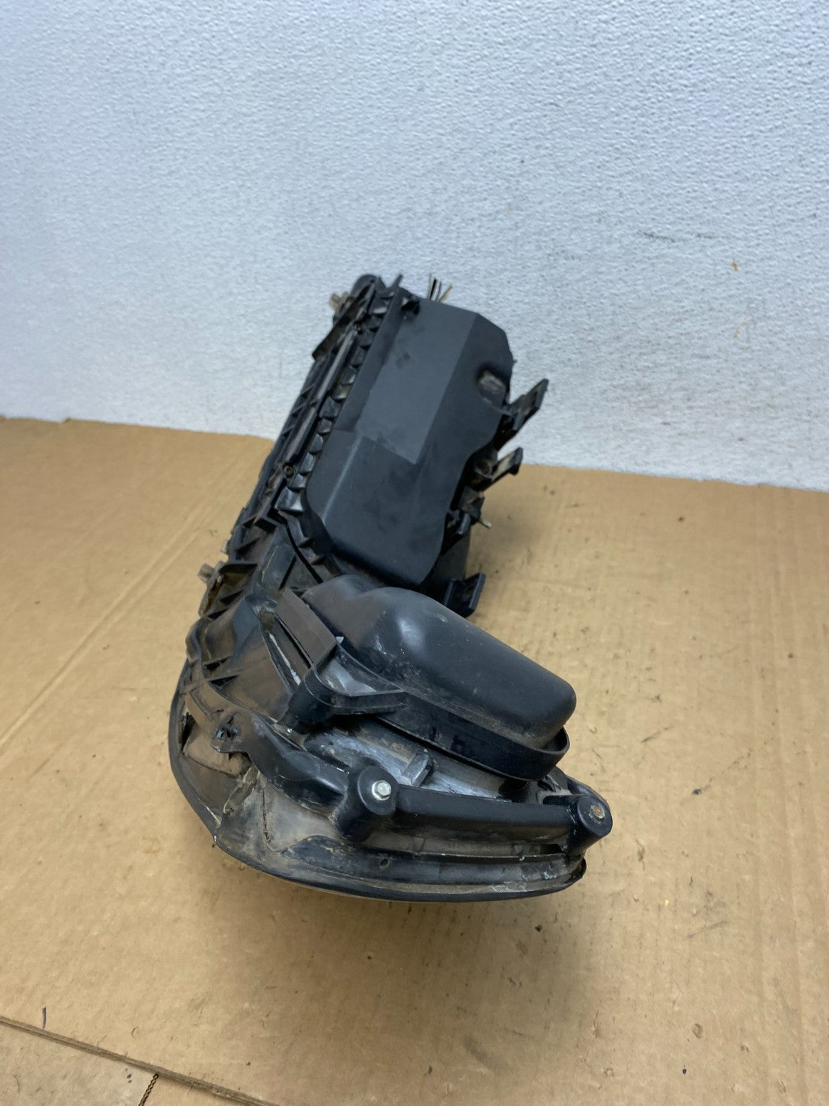 2005 to 2011 Lincoln Town Car Right Passenger Rh Side Headlight AD3178 DW7