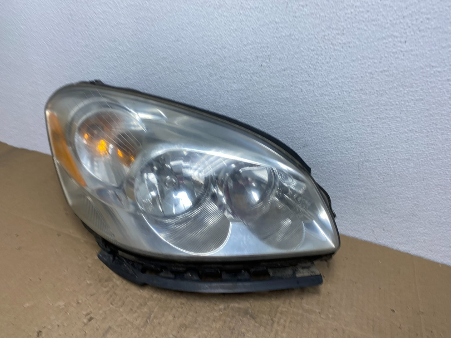 2006 to 2008 Buick Lucerne Right Passenger Side Halogen Headlight OEM AB8494 DW1