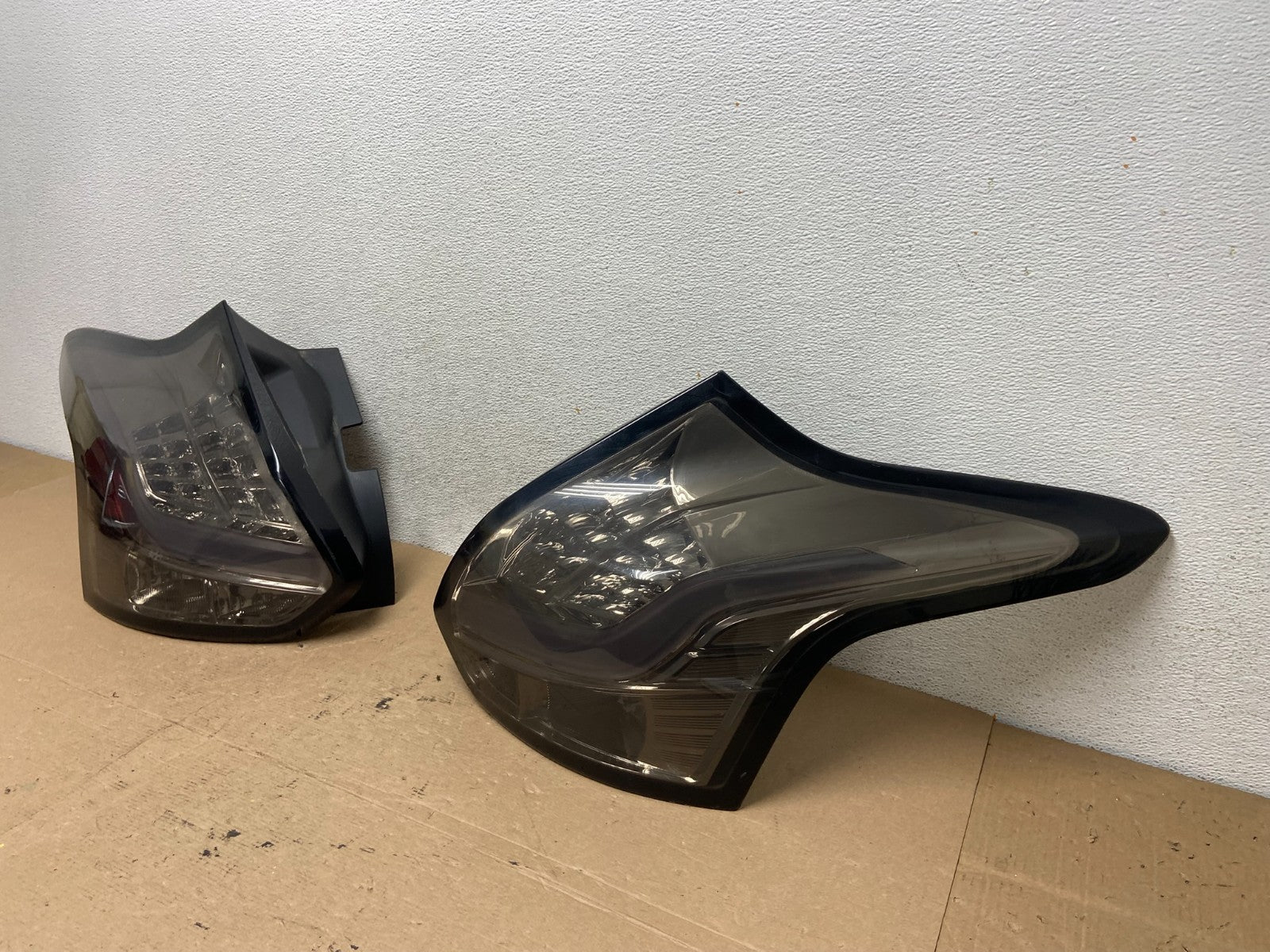2015 to 2018 Ford Focus 4Dr Hatchback Right + Left Side Tail Lights AF47051