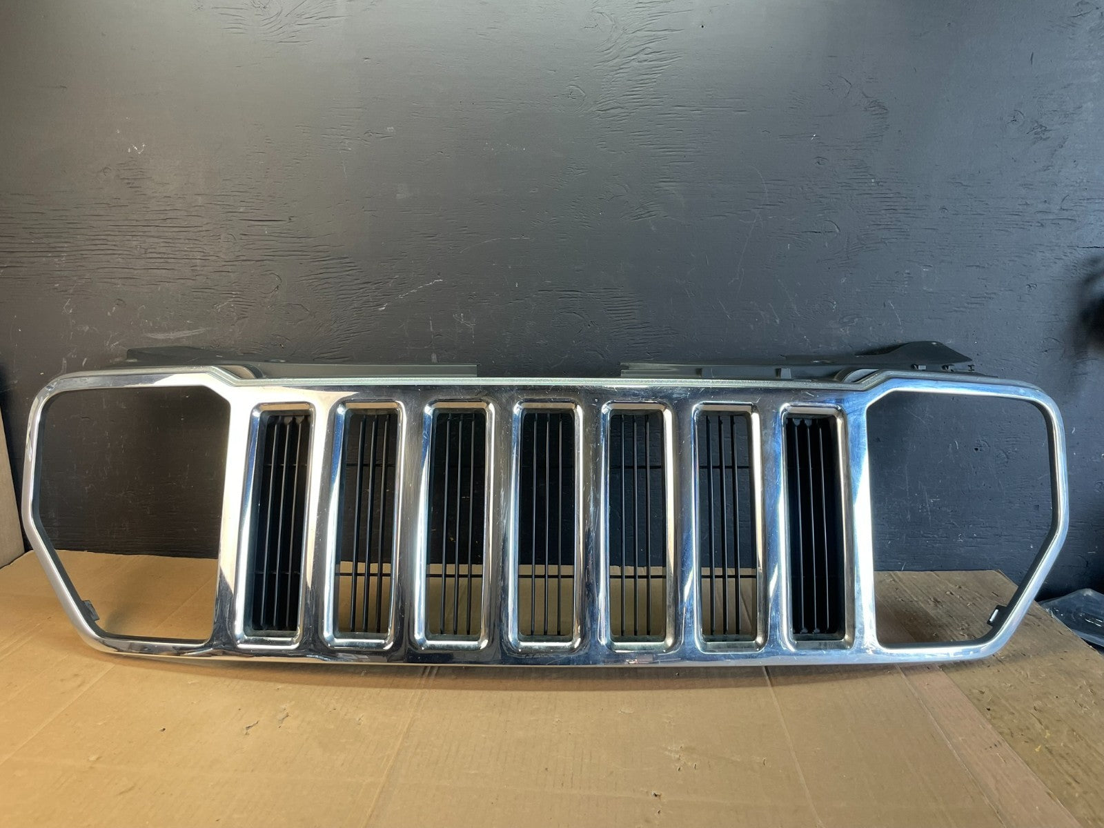 2008 2009 2010 2011 2012 Jeep Liberty Front Upper  Grill Grille OEM AC2209 DG0