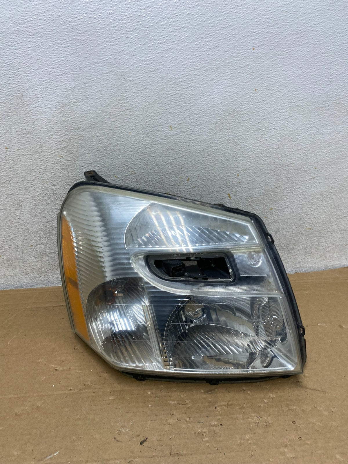 2005 to 2009 Chevrolet Equinox Right Passenger RH Halogen Headlight AH8388 DW0