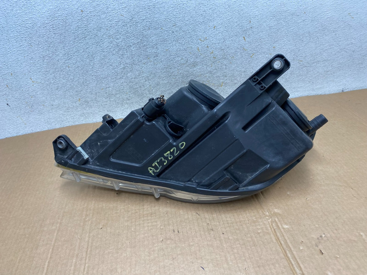 2009 to 2011 Volkswagen Tiguan Right Passenger Halogen Headlight AI3820 DW7