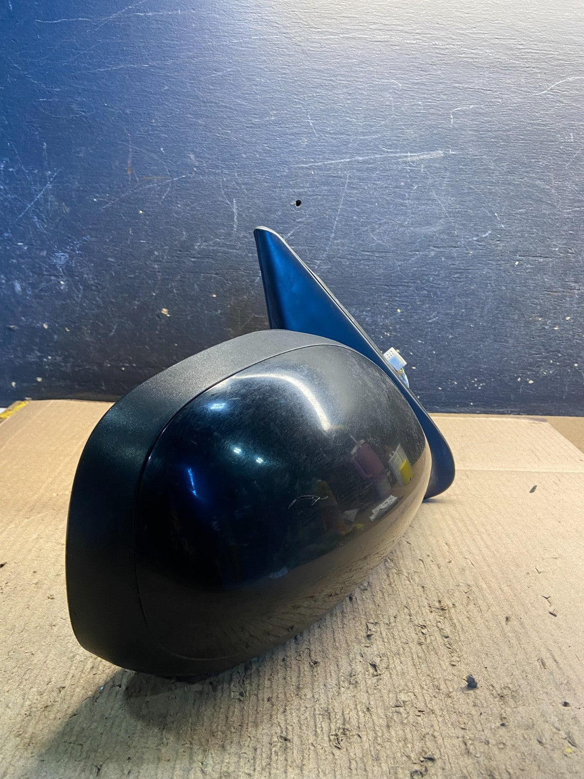2001 to 2006 Toyota Sequoia Right Passenger View Door Mirror OEM Z2162 DG1
