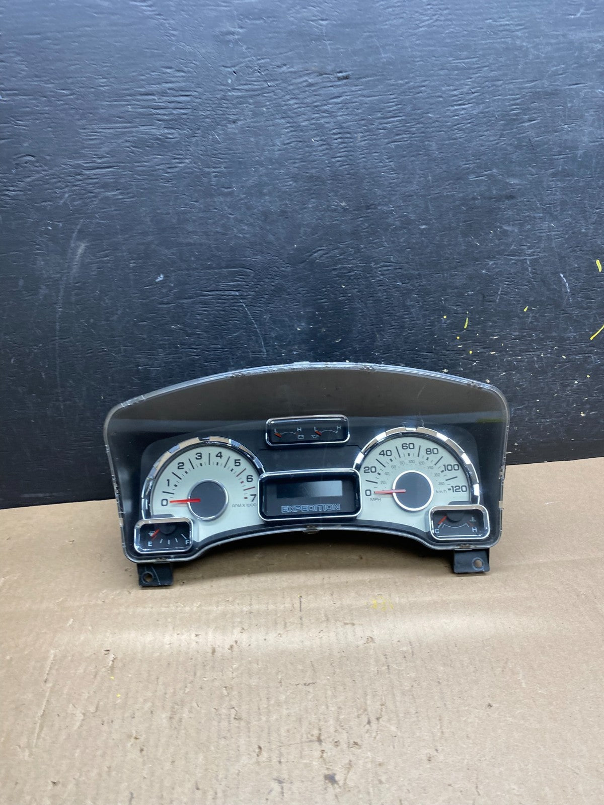 2007 2008 Ford  Expedition Speedometer Cluster Gauge Oem T4725 DG0