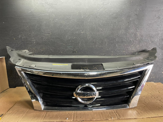 2015 to 2019 Nissan Versa Sedan Front Upper Grill Grille Oem AA89110