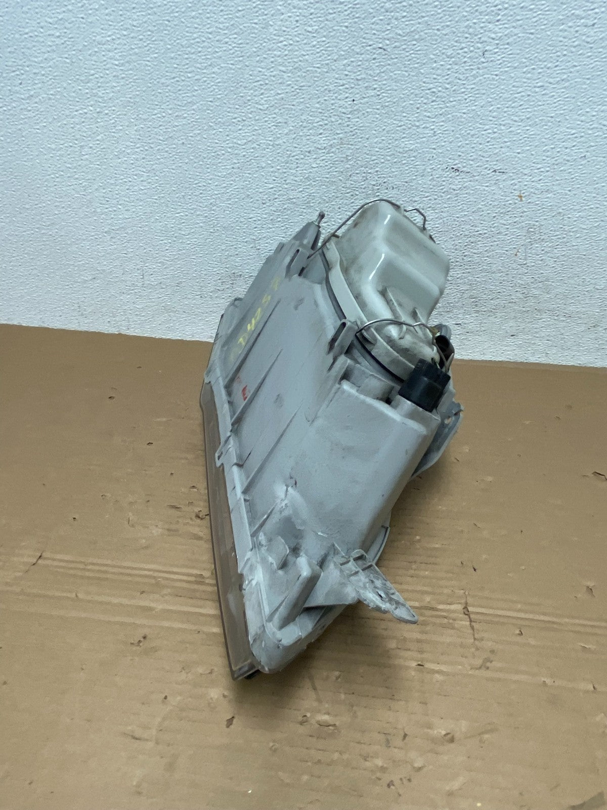 2004 to 2006 Suzuki Verona Left Driver Side Headlight AD42575
