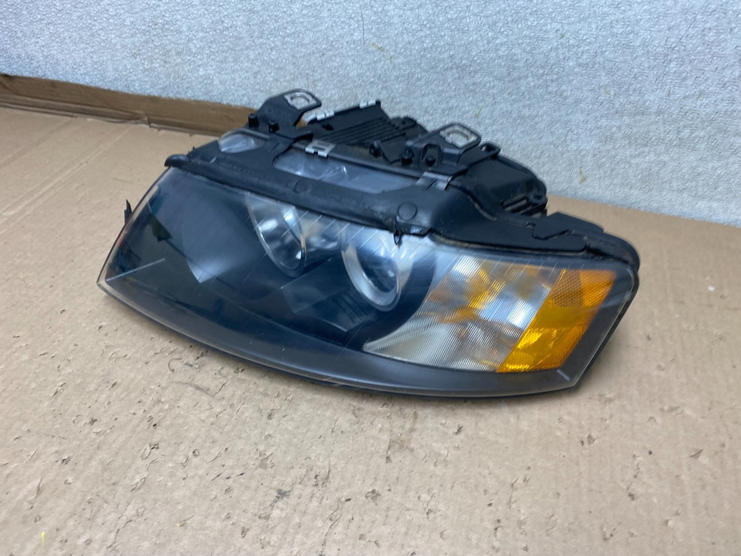 2003 to 2006 Audi A4 Convertible Left Drvier LH Headlight Xenon Hid U8773 DW1