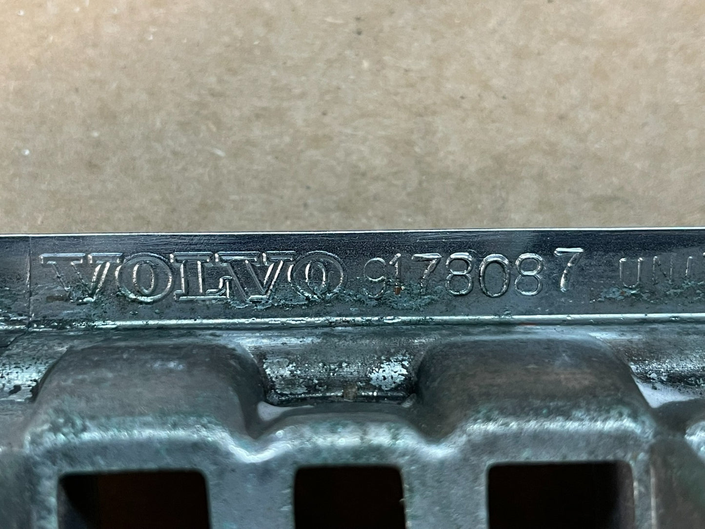 1999 to 2003 Volvo S80 Front Upper Grill Grille AF5215 DG4
