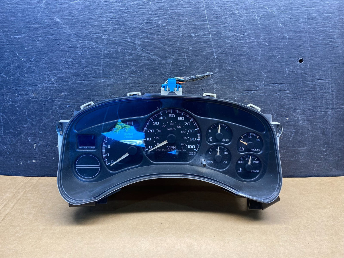 2002 GMC Yukon Speedometer Cluster Gauge AH7085 DG0