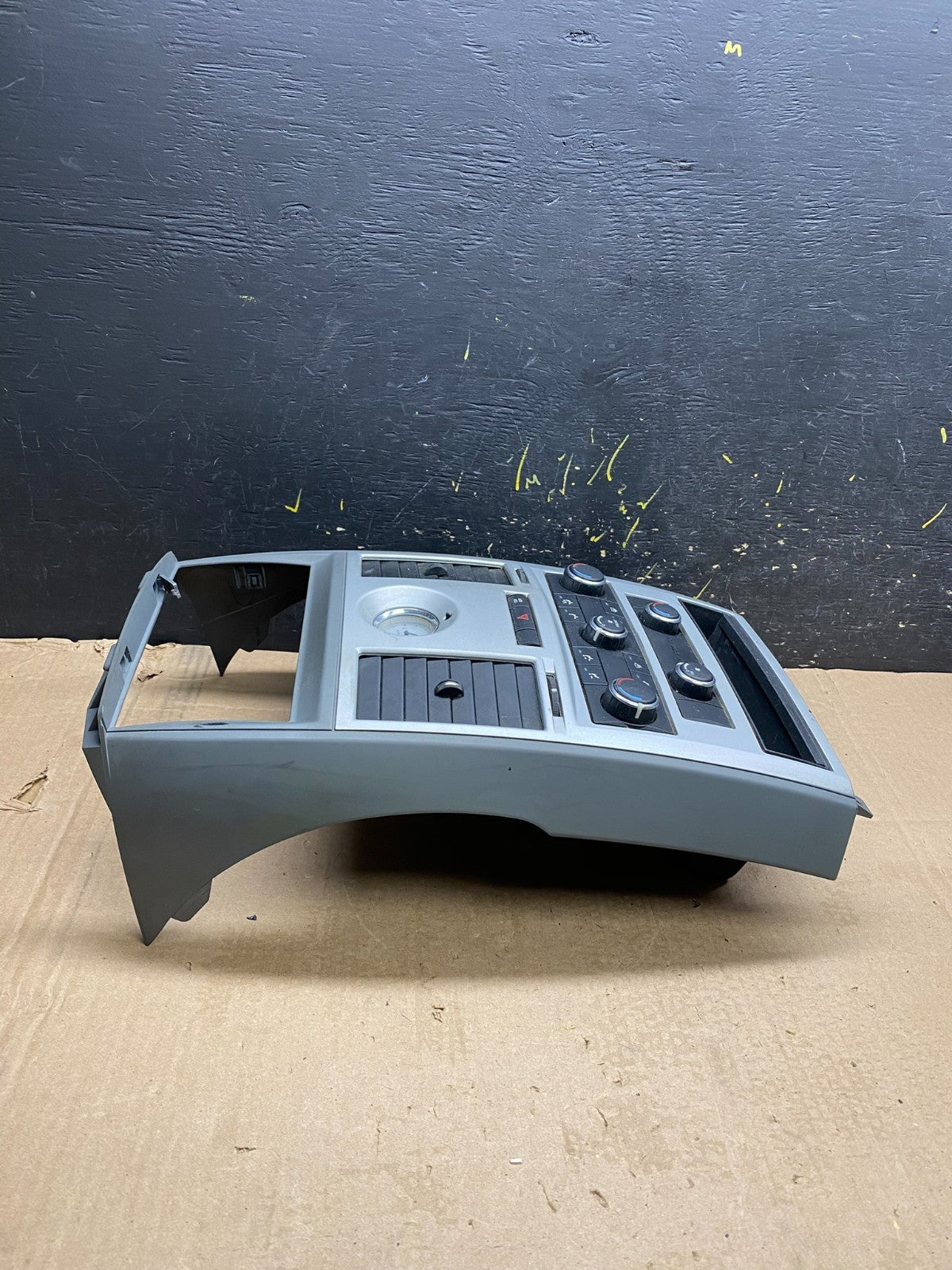 2008-2010 Chrysler Town Country Climate Control Panel Center Dash Trim Z0025 DG3