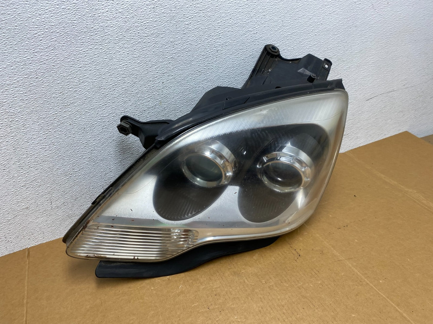 2007 to 2012 Gmc Acadia Halogen Headlight Left Driver LH Side AD8970 DW2