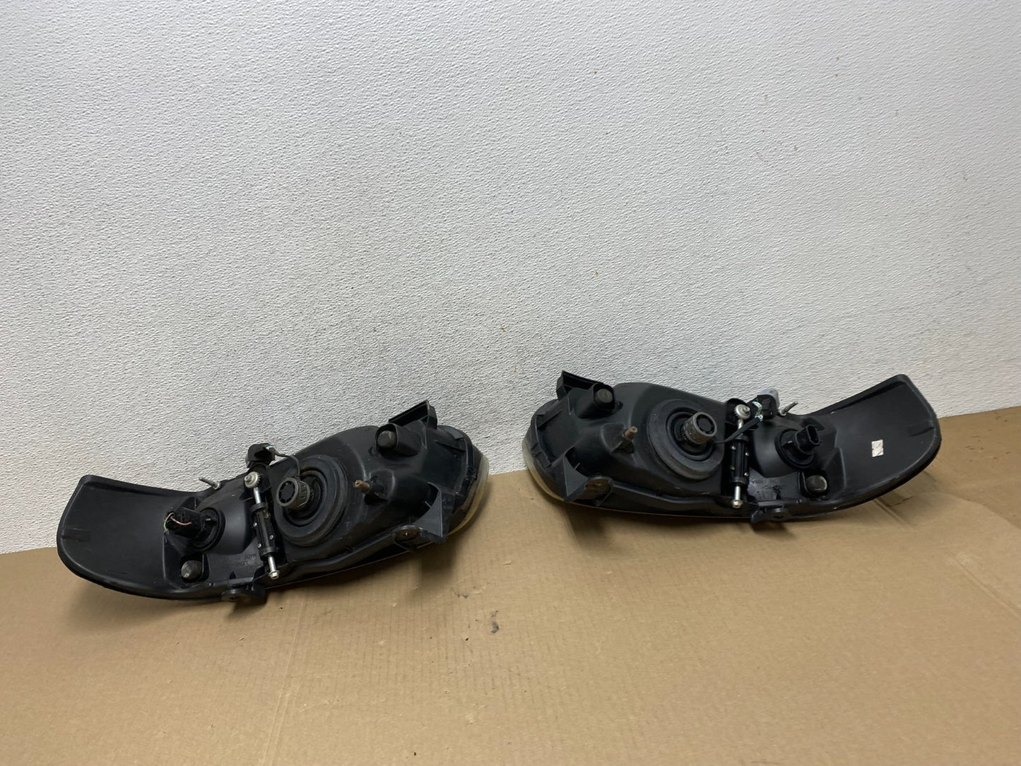 2004 - 2006 Nissan Sentra Halogen Left+Right Set Headlights AE6927 DW7